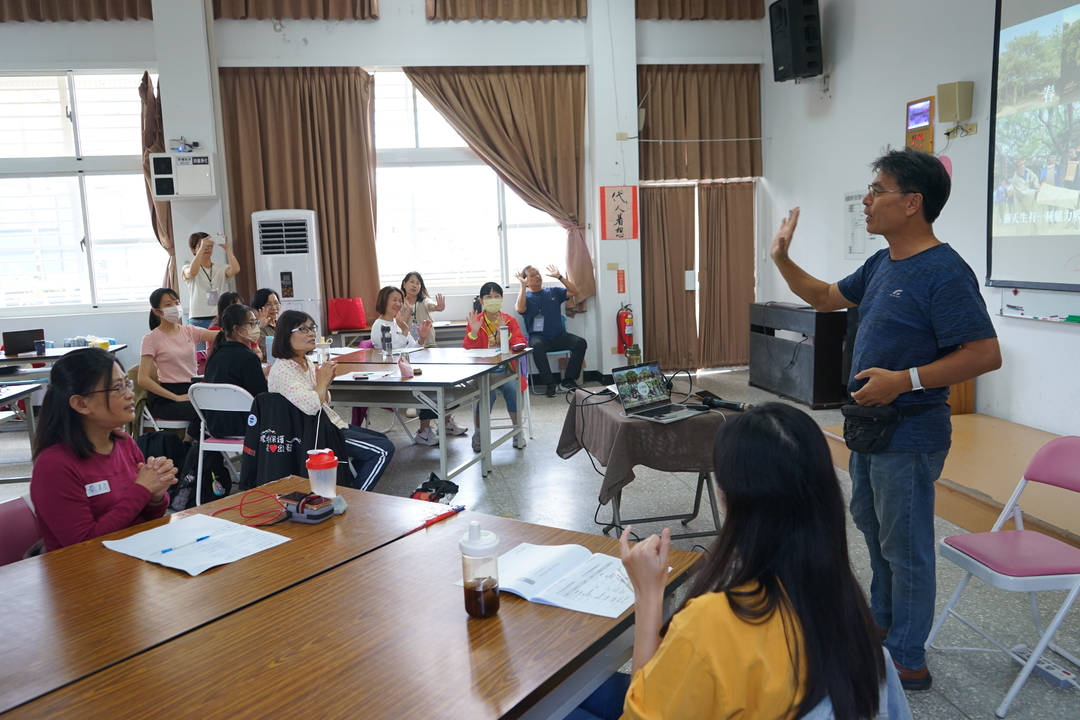 圖2-自然遊戲工作者培訓，室內課程-講題:甚麼是有生命力的童年?